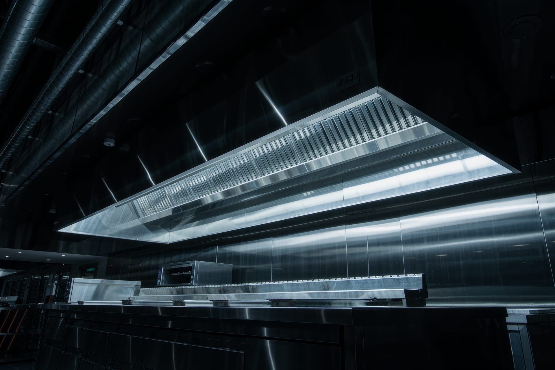 Commercial kitchen ventilation hood